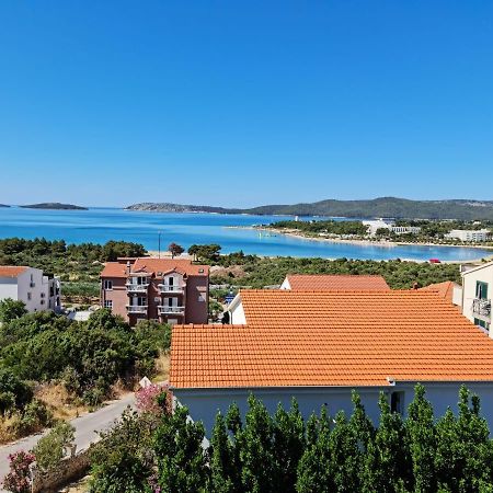 Apartment Luka With Balcony, Sea View And Free Parking 希贝尼克 外观 照片