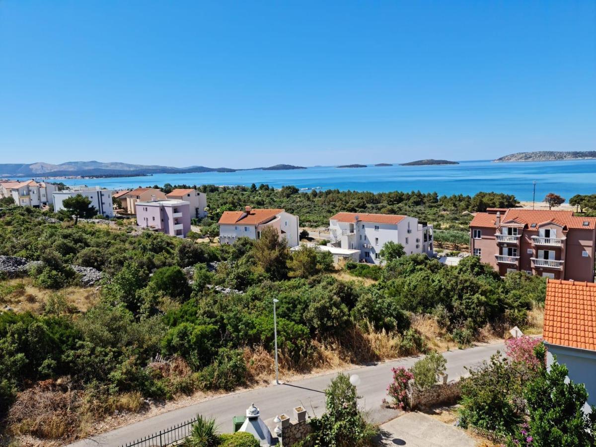 Apartment Luka With Balcony, Sea View And Free Parking 希贝尼克 外观 照片