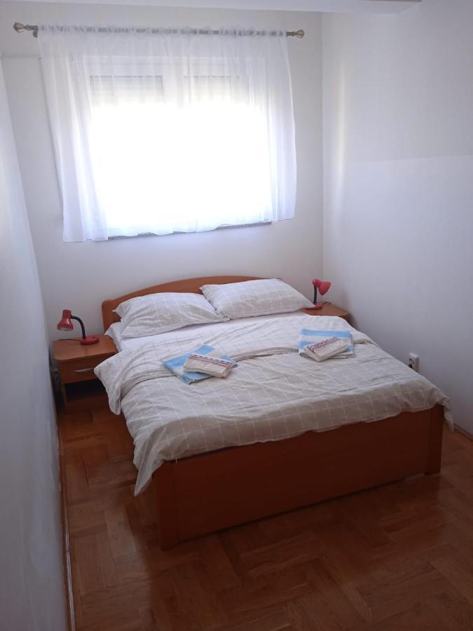 Apartment Luka With Balcony, Sea View And Free Parking 希贝尼克 外观 照片
