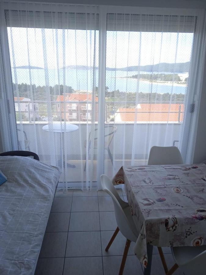 Apartment Luka With Balcony, Sea View And Free Parking 希贝尼克 外观 照片