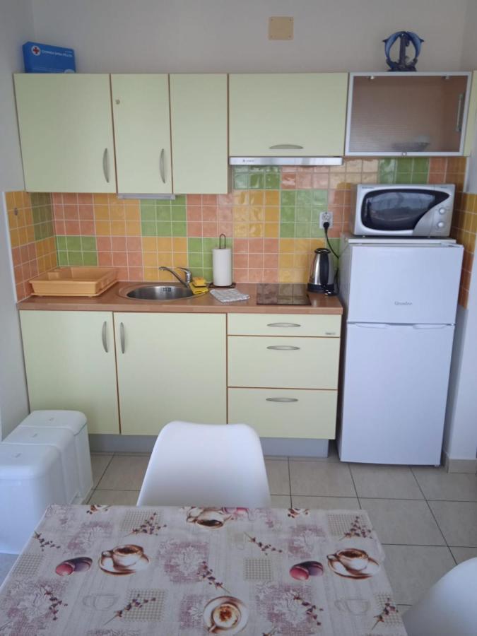 Apartment Luka With Balcony, Sea View And Free Parking 希贝尼克 外观 照片